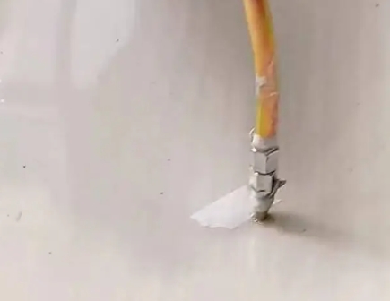 托里瓷砖空鼓维修公司专业解答在瓷砖铺贴过程中，如果使用的砂料过粗（如全部使用了粗砂），可能会导致以下问题